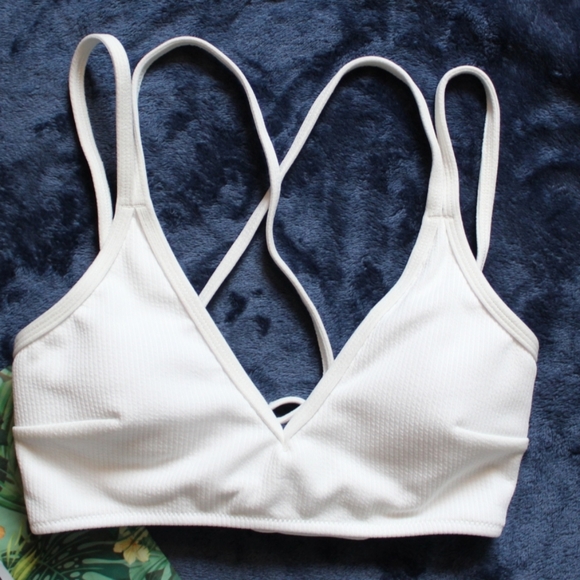 NWT White and Floral Cupshe Bikini - Picture 3 of 5